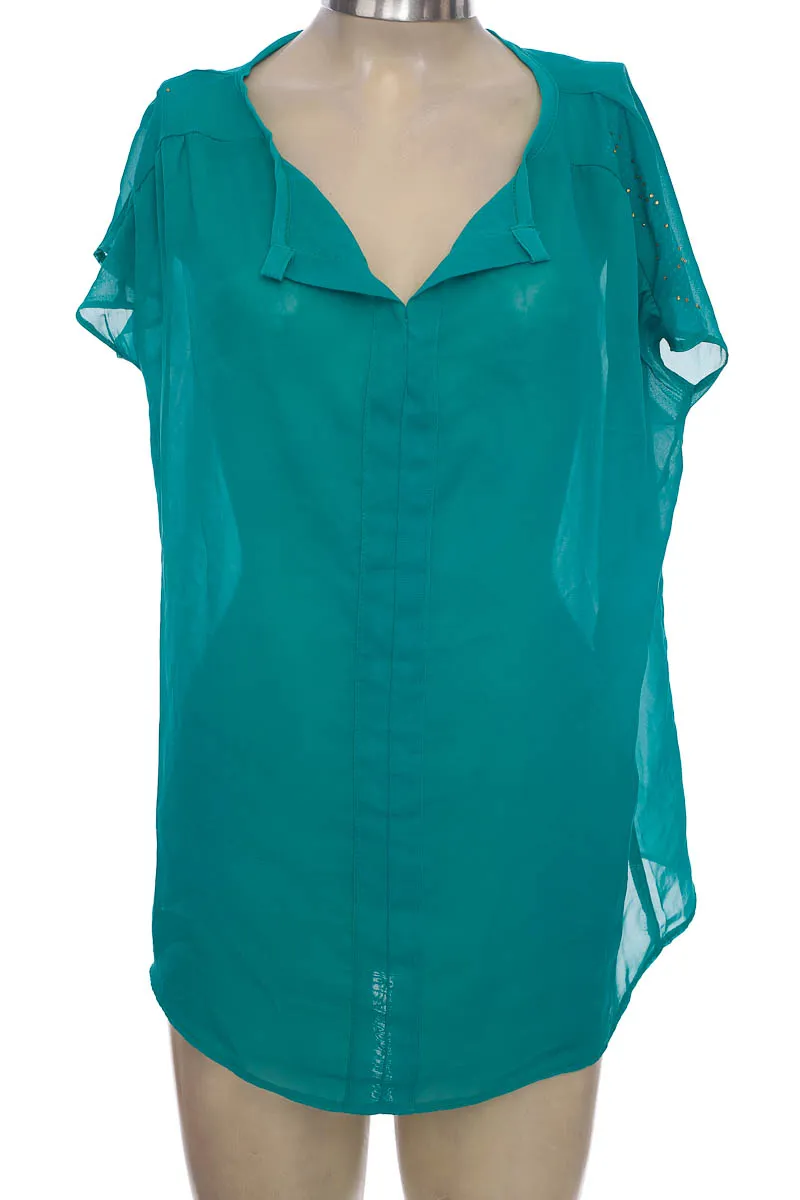 BLUSA COLOR VERDE  CLOSEANDO