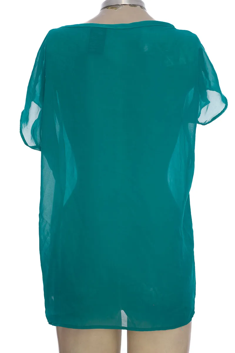 BLUSA COLOR VERDE  CLOSEANDO