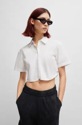 Blusa corta regular fit con logo elástico en la espalda
