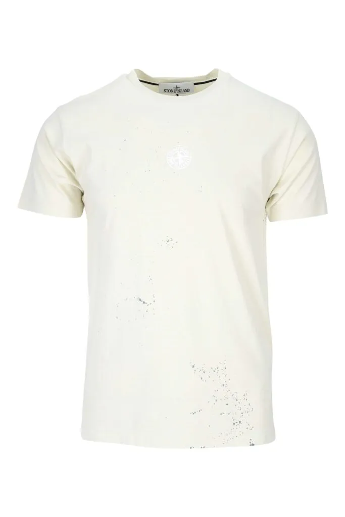 Camiseta blanca con logo centrado