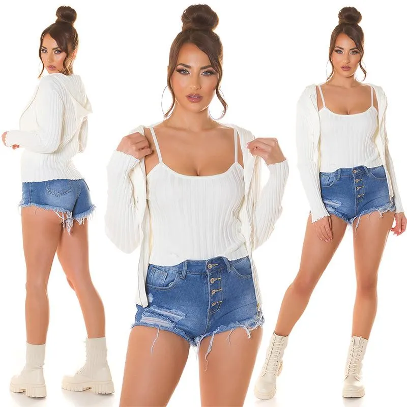 Chaqueta con capucha y top punto blanco