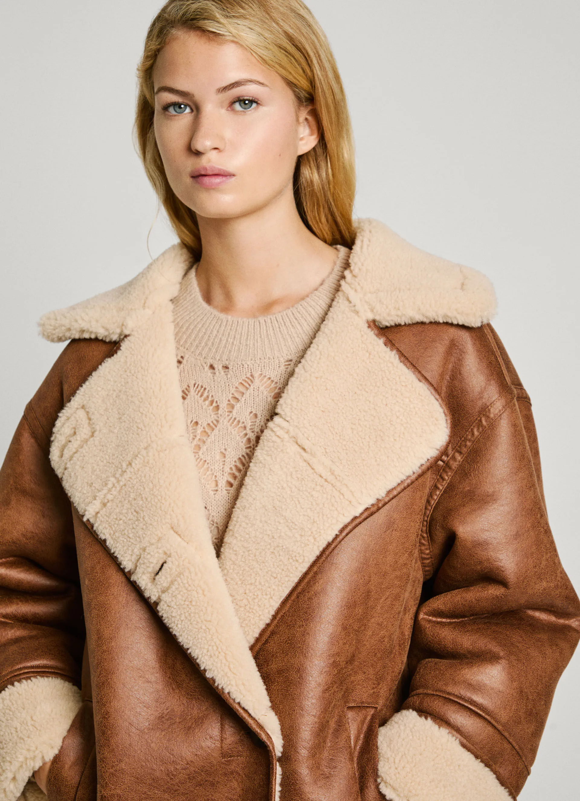 chaqueta larga efecto ante