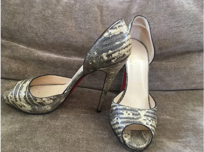 Christian Louboutin Tacones Impresión de pitón 