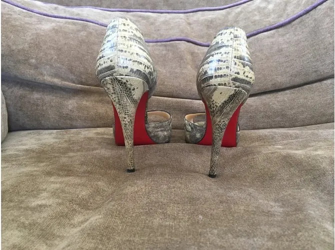 Christian Louboutin Tacones Impresión de pitón 