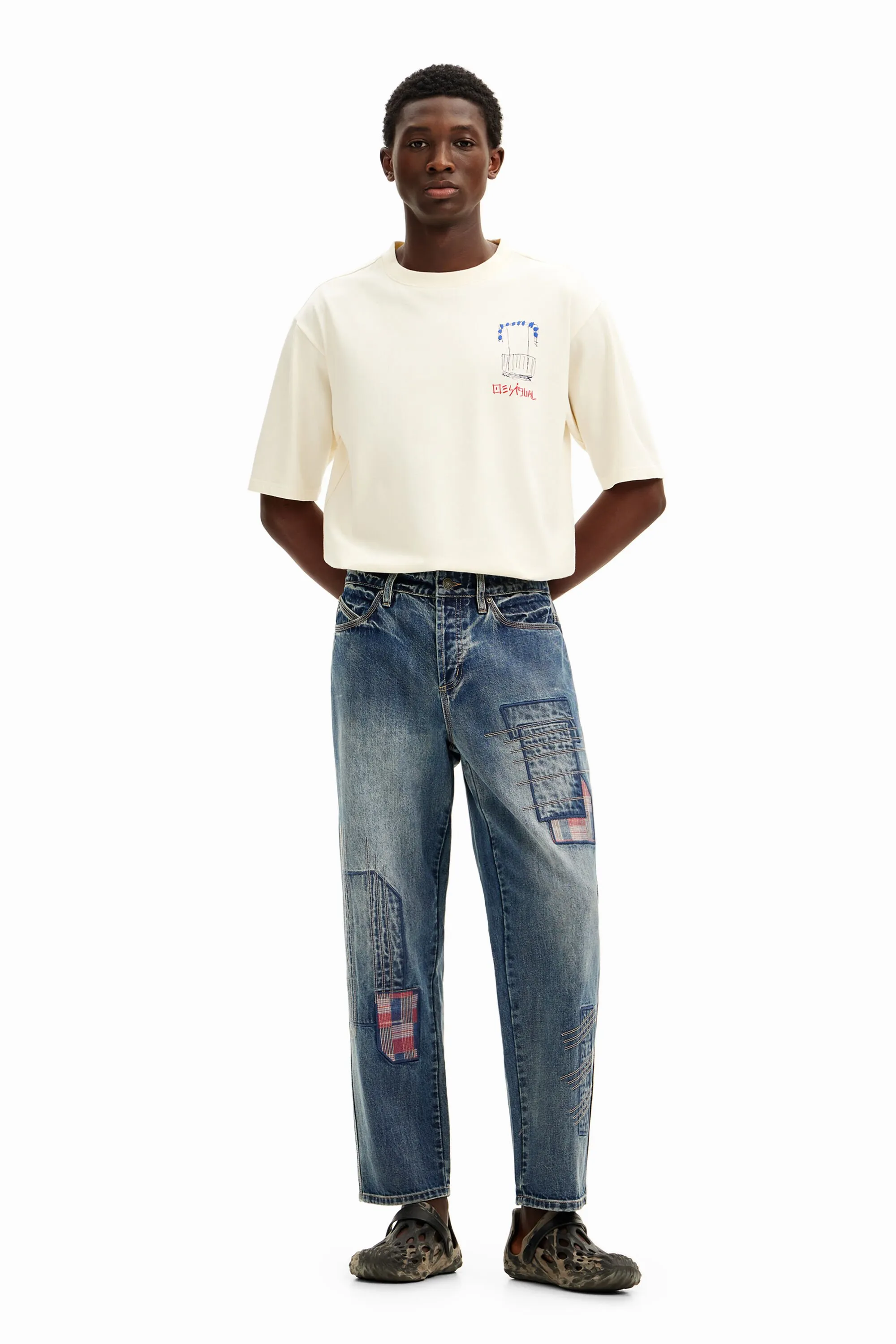 Pantalón denim parcheado