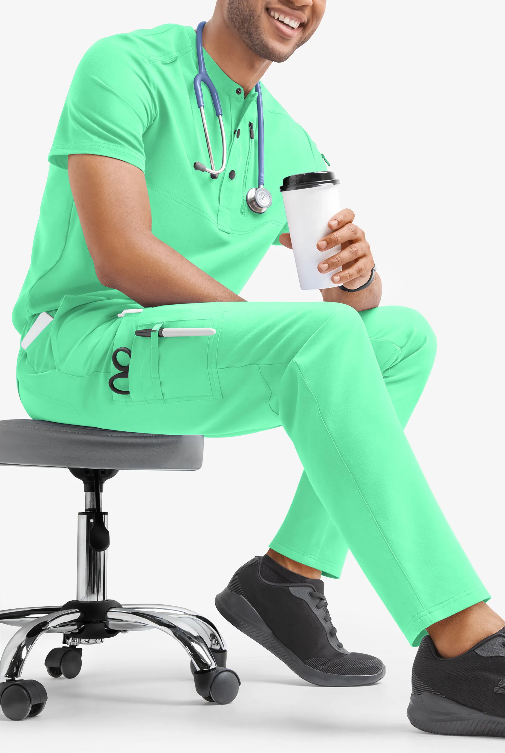 PANTAL&OACUTE;N M&EACUTE;DICO MOVEMENT BY BUTTERSOFT STRETCH HADAR ESTILO CARGO CON 9 BOLSILLOS PARA HOMBRE