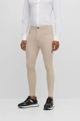 Pantalones de equitación de material superelástico con agarre especial en las rodillas