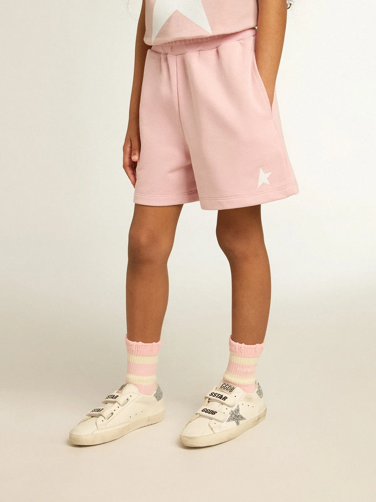 Pantalón corto de niña de color rosa con estrella blanca
