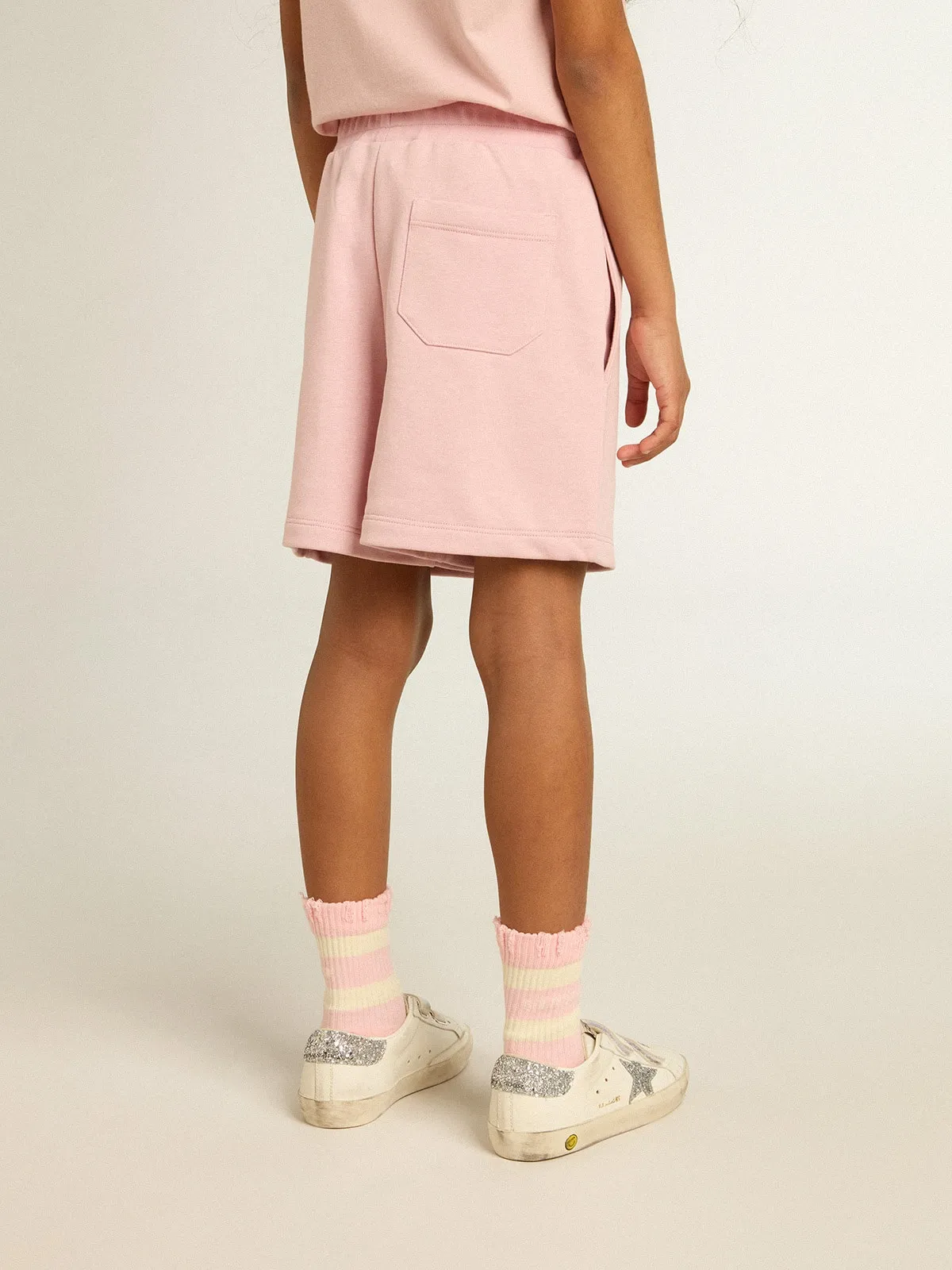 Pantalón corto de niña de color rosa con estrella blanca