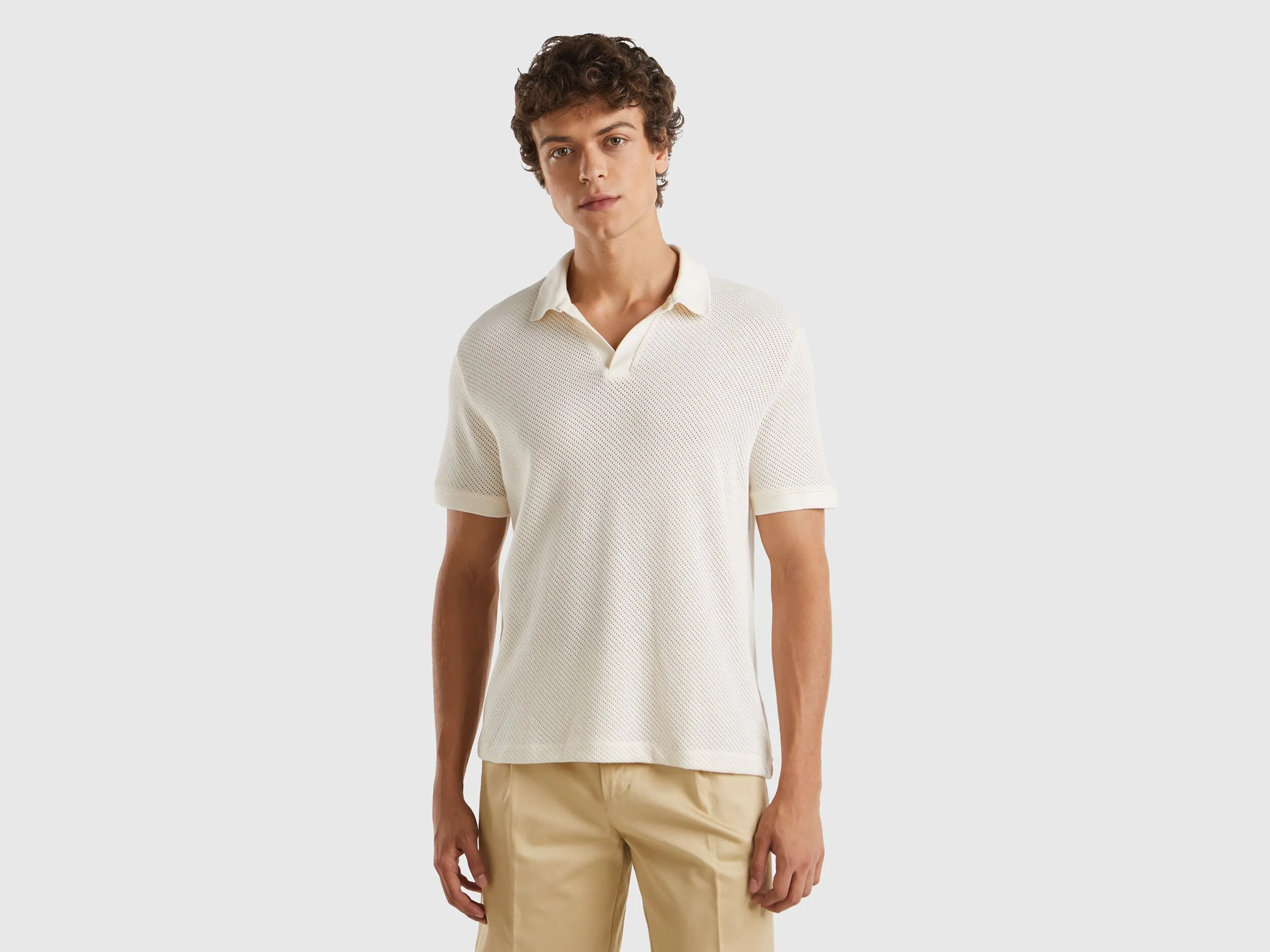 Polo de algodón perforado
