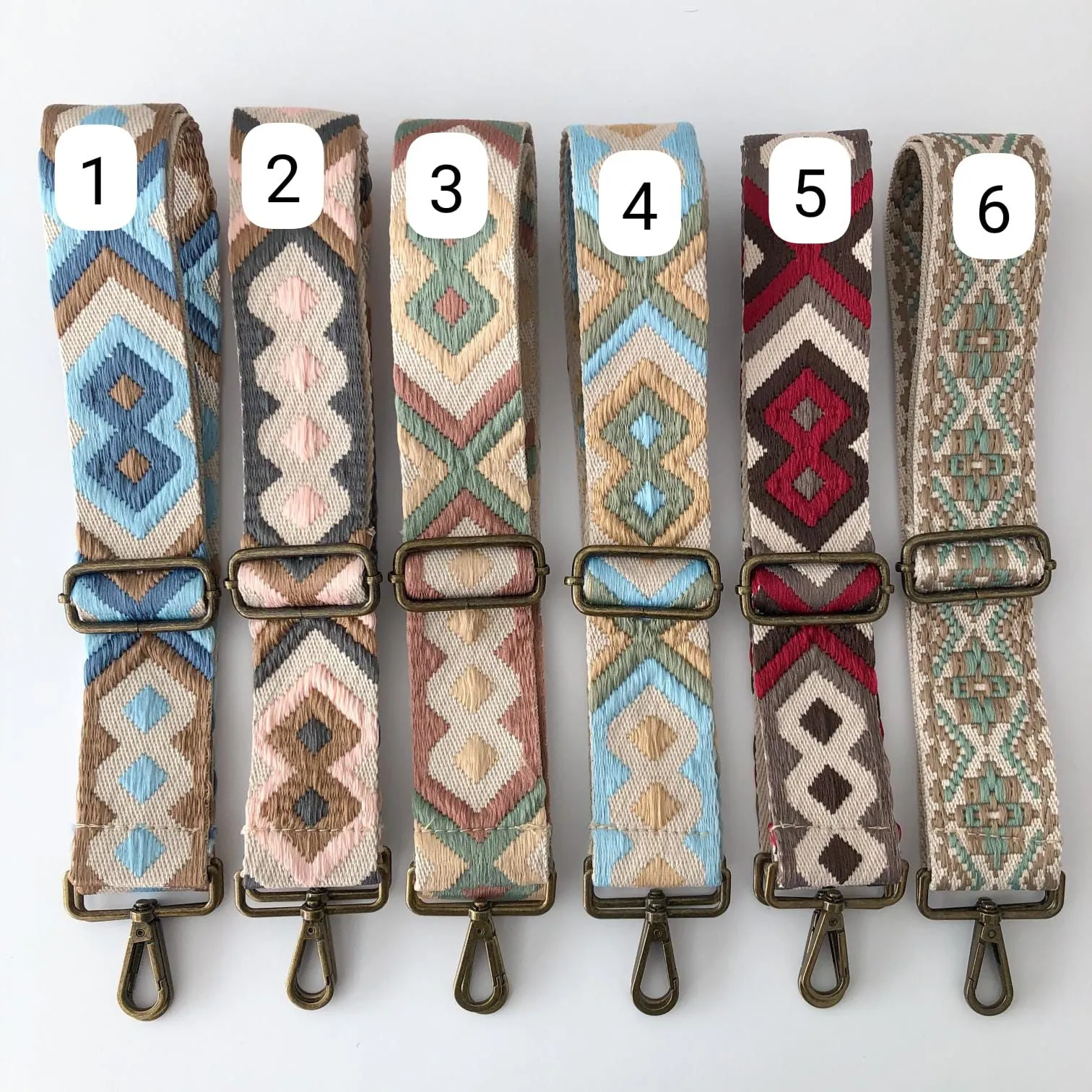 Saca tachuelas serraje camel iniciales bordadas
