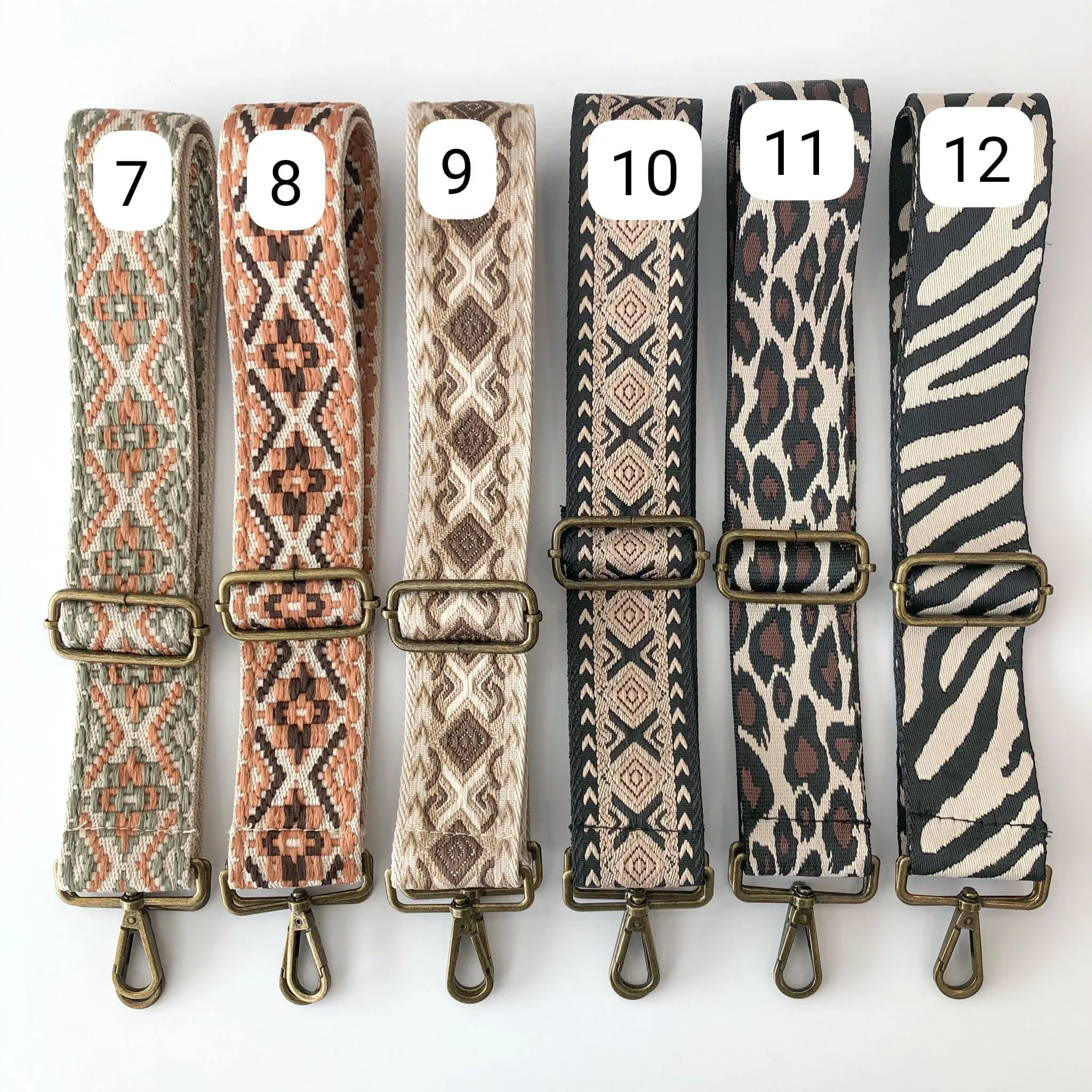 Saca tachuelas serraje camel iniciales bordadas