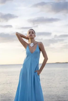 Vestido midi con tirantes, vestido azul elegante de Emarola & Co