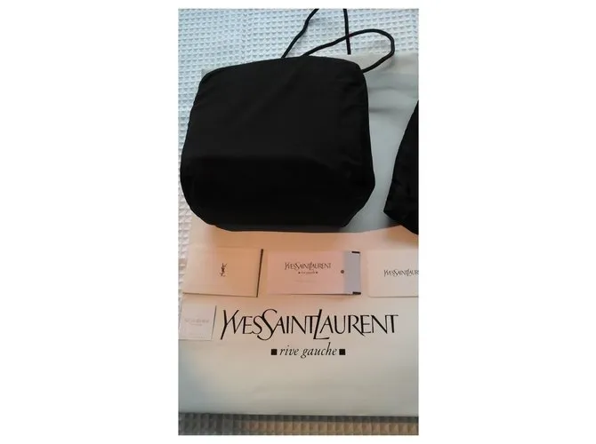Yves Saint Laurent Y CORREO Negro 
